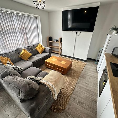 Town Center Willow Apartment - Sleeps Up To 10 - Dogs Welcome - 2 Minutes From Train Station Μπλάκπουλ Εξωτερικό φωτογραφία