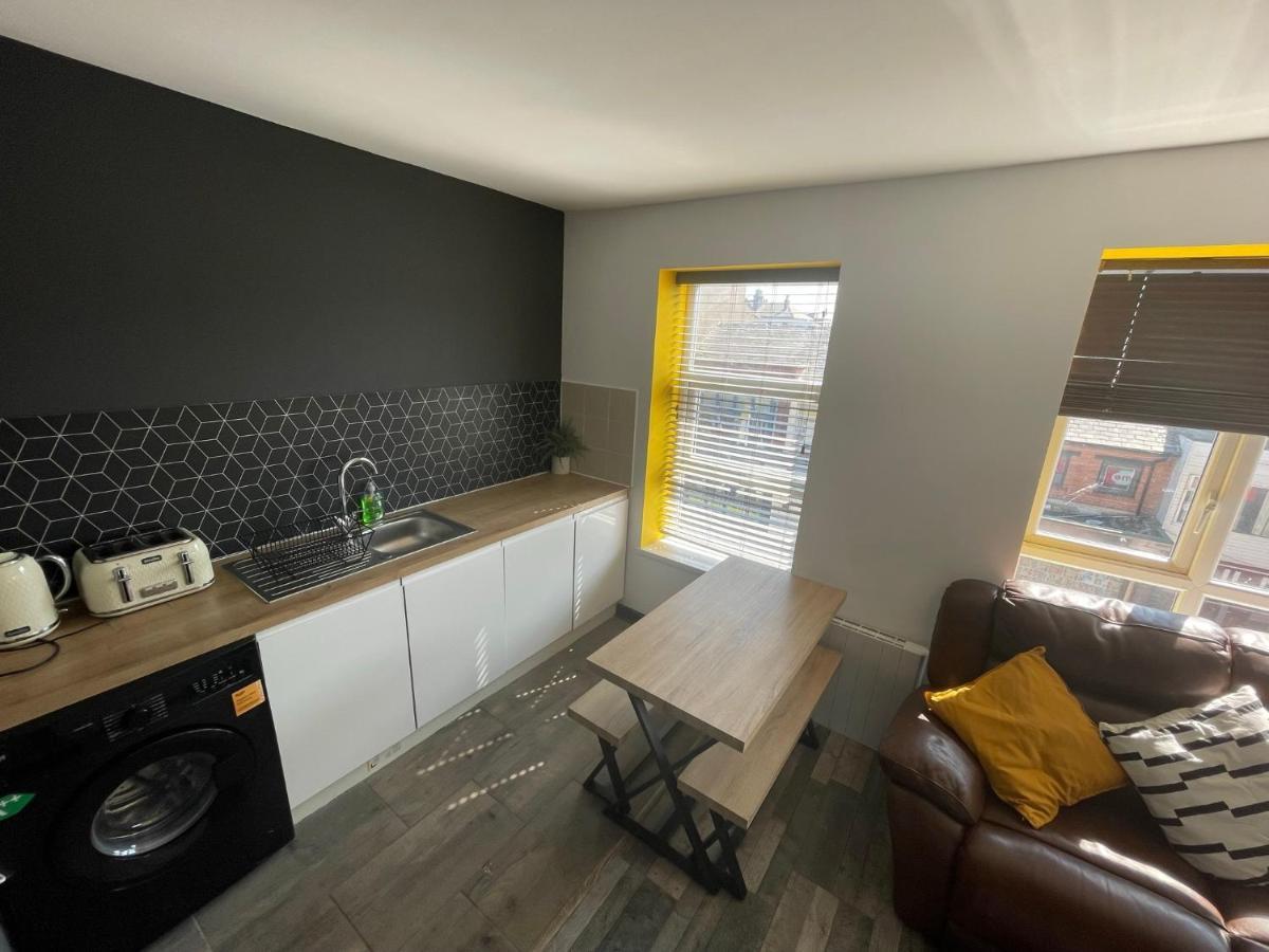 Town Center Willow Apartment - Sleeps Up To 10 - Dogs Welcome - 2 Minutes From Train Station Μπλάκπουλ Εξωτερικό φωτογραφία