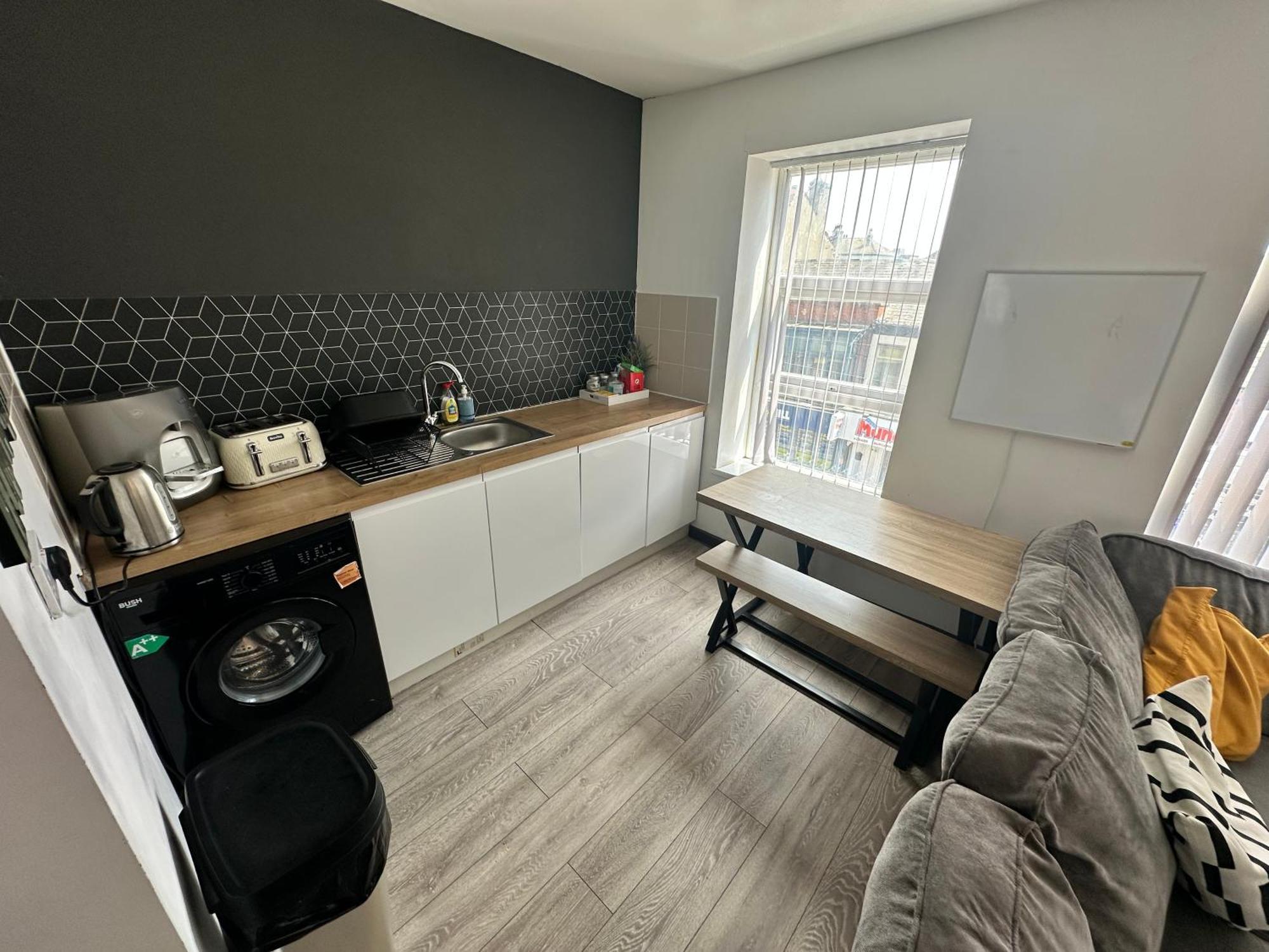 Town Center Willow Apartment - Sleeps Up To 10 - Dogs Welcome - 2 Minutes From Train Station Μπλάκπουλ Εξωτερικό φωτογραφία